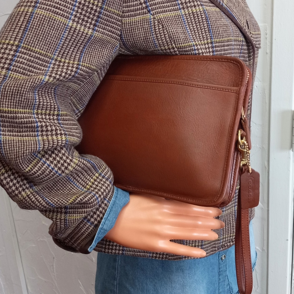 Coach #9840 British Tan, 1980's-early 1990's Zip Clutch Wristlet